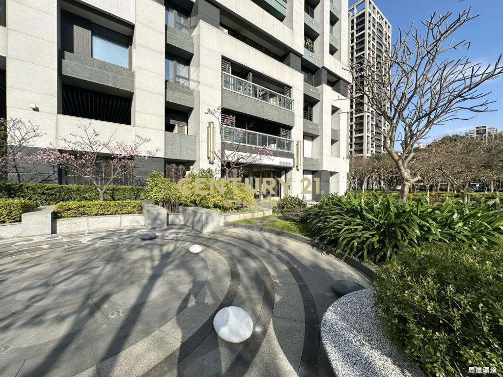 天際三角窗金店面