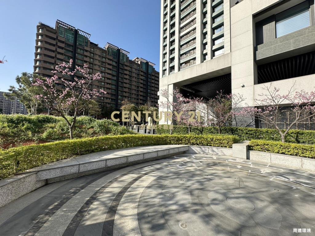 天際三角窗金店面