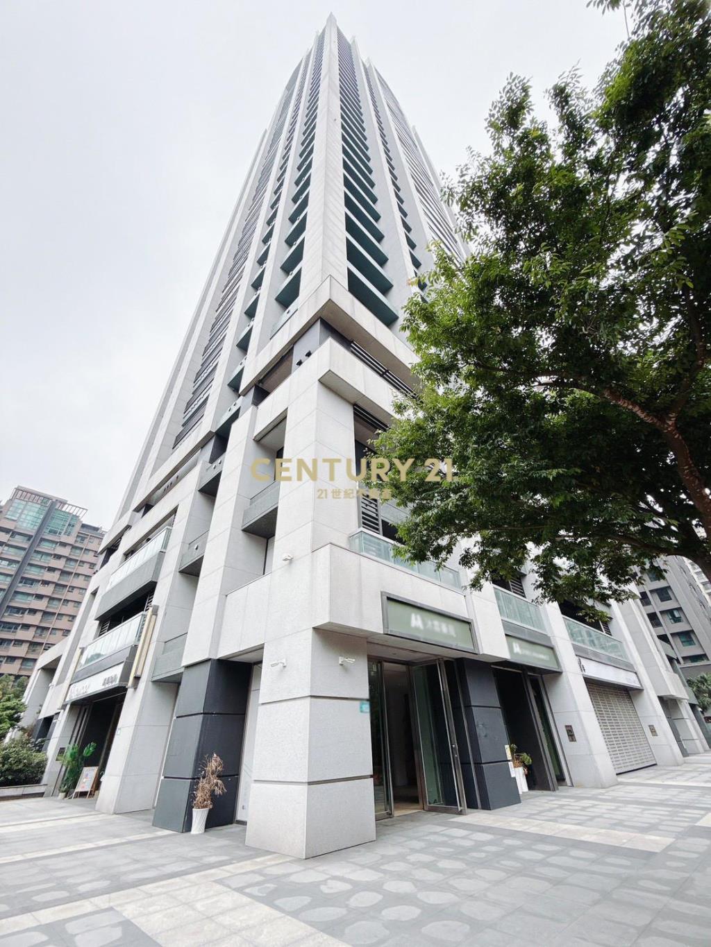 天際三角窗金店面