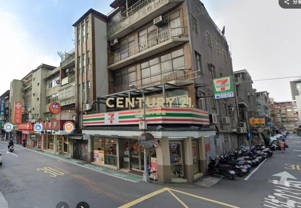 (4440)行天宮捷運站熱鬧金店面