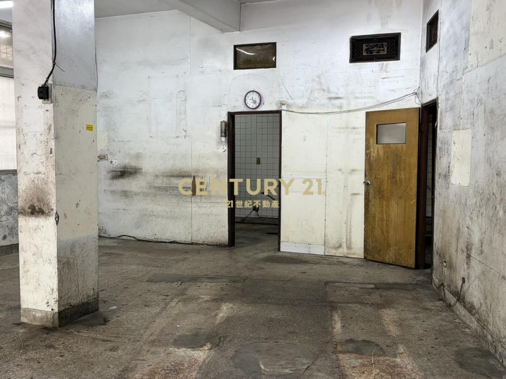 (4615)仁愛路三角窗店面