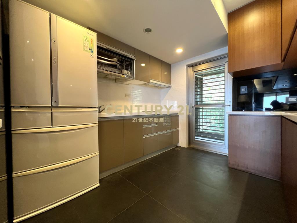 (4631)潤泰曉山青~時尚藝術挑高美屋