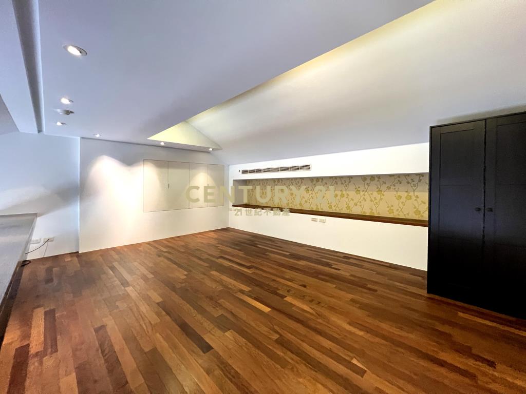 (4631)潤泰曉山青~時尚藝術挑高美屋