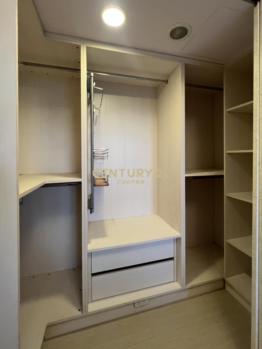 (4651)潤泰曉山青~稀有邊間二房車位