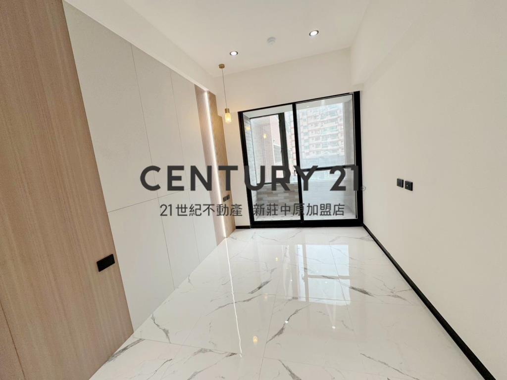 摩登新貴時尚三房車-D138