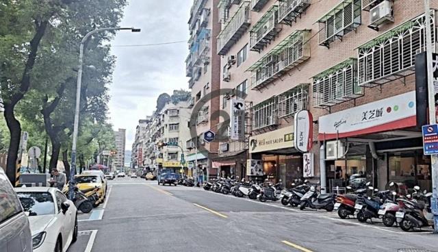 正中榮街邊間金店面-C9