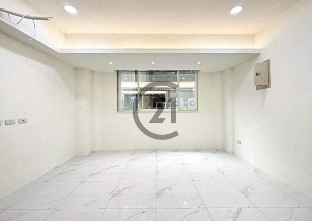 新莊捷運站美妝二樓-A36