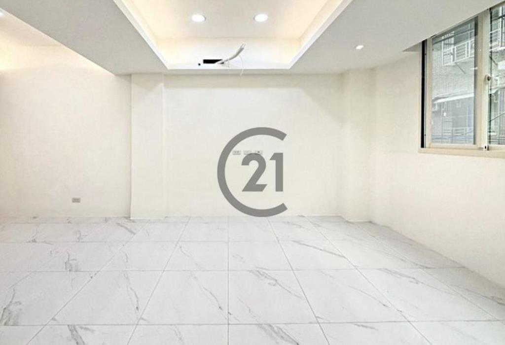 新莊捷運站美妝二樓-A36