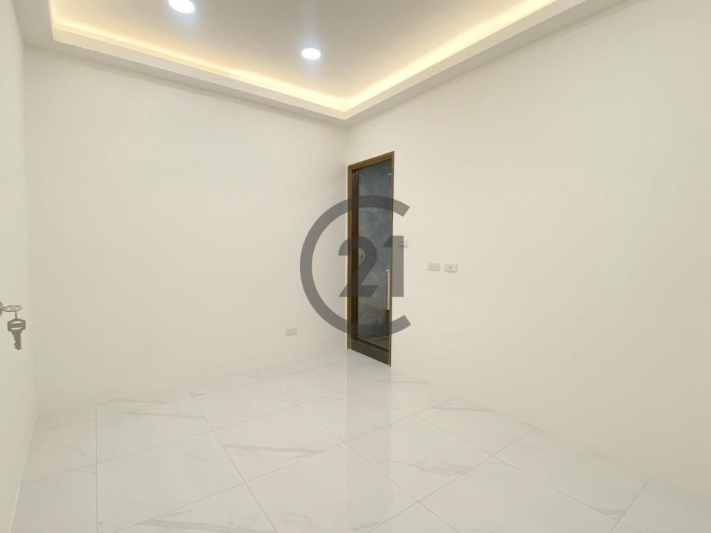 新莊捷運站美妝二樓-A36