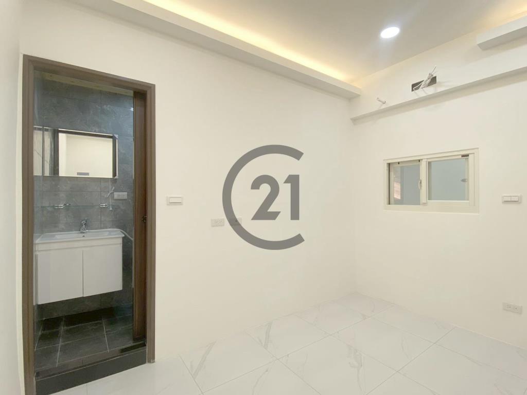 新莊捷運站美妝二樓-A36