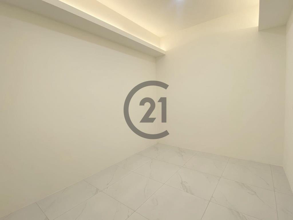 新莊捷運站美妝二樓-A36