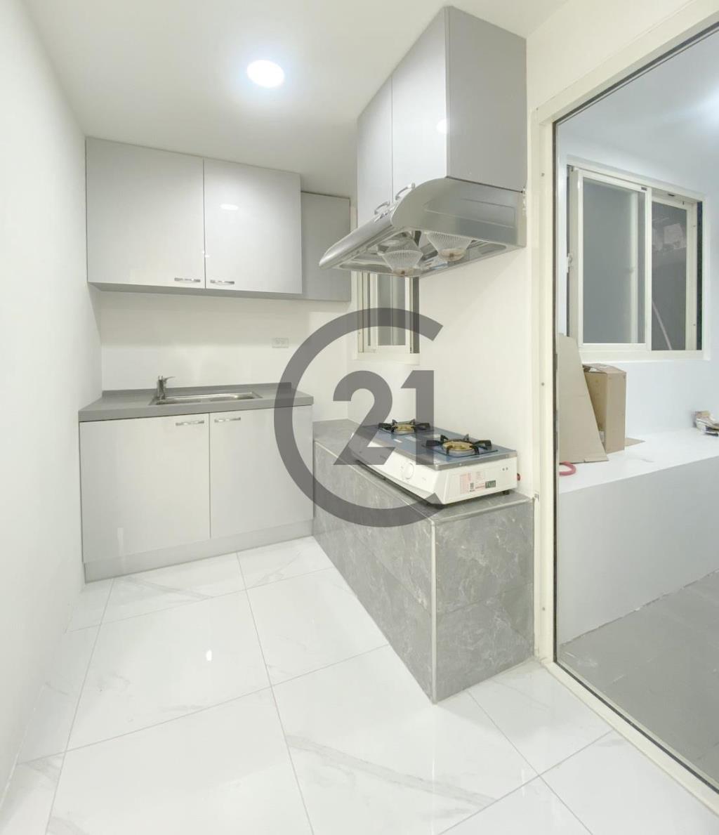 新莊捷運站美妝二樓-A36