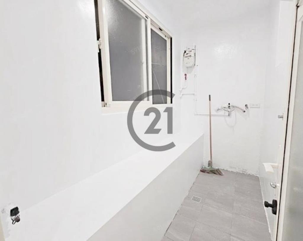 新莊捷運站美妝二樓-A36