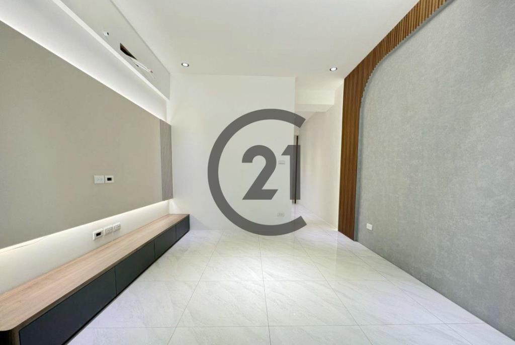 捷運徐匯中學美二樓-D4