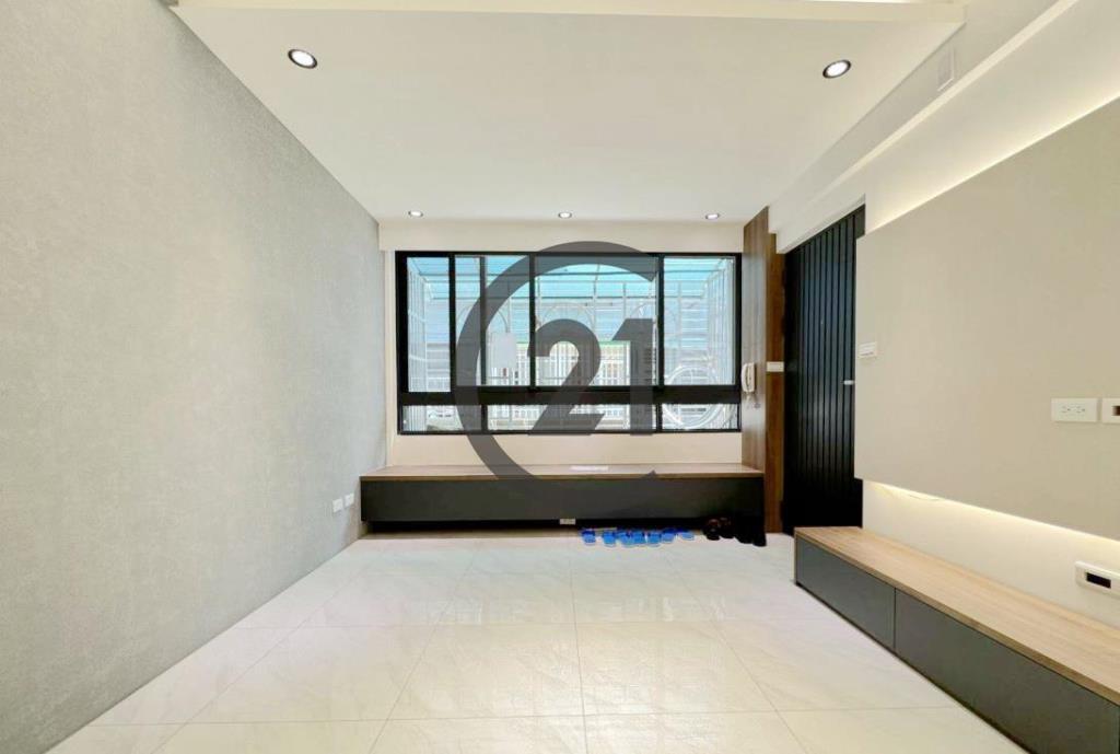 捷運徐匯中學美二樓-D4