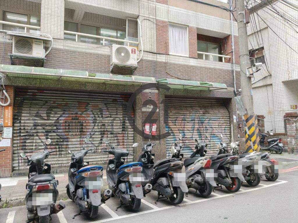 邊間三角金店面-C2