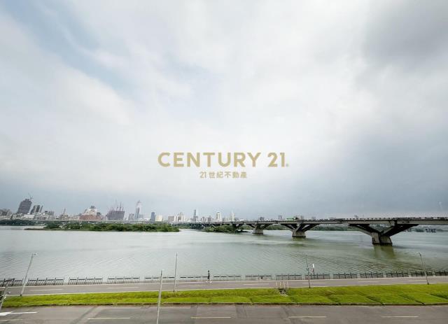 新美齊The Top21樓河景雙房