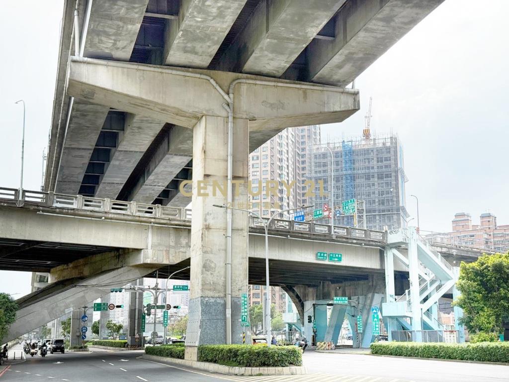 新美齊The Top21樓河景雙房