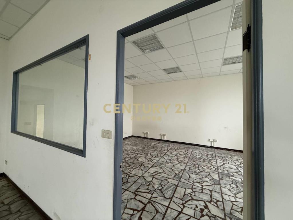 屯山面寬大好停車店面