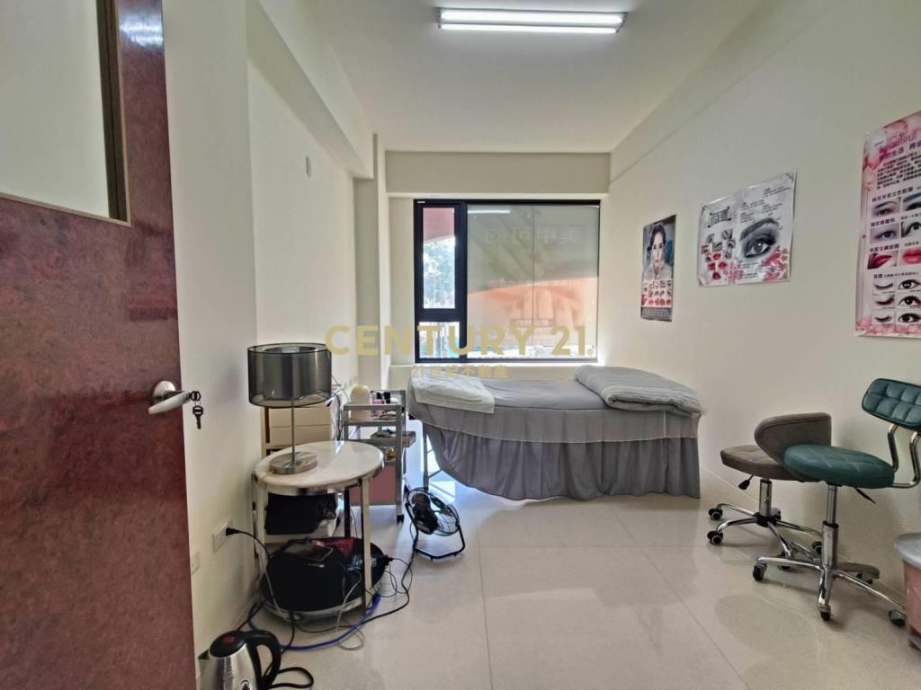 美麗殿百坪電梯店住二