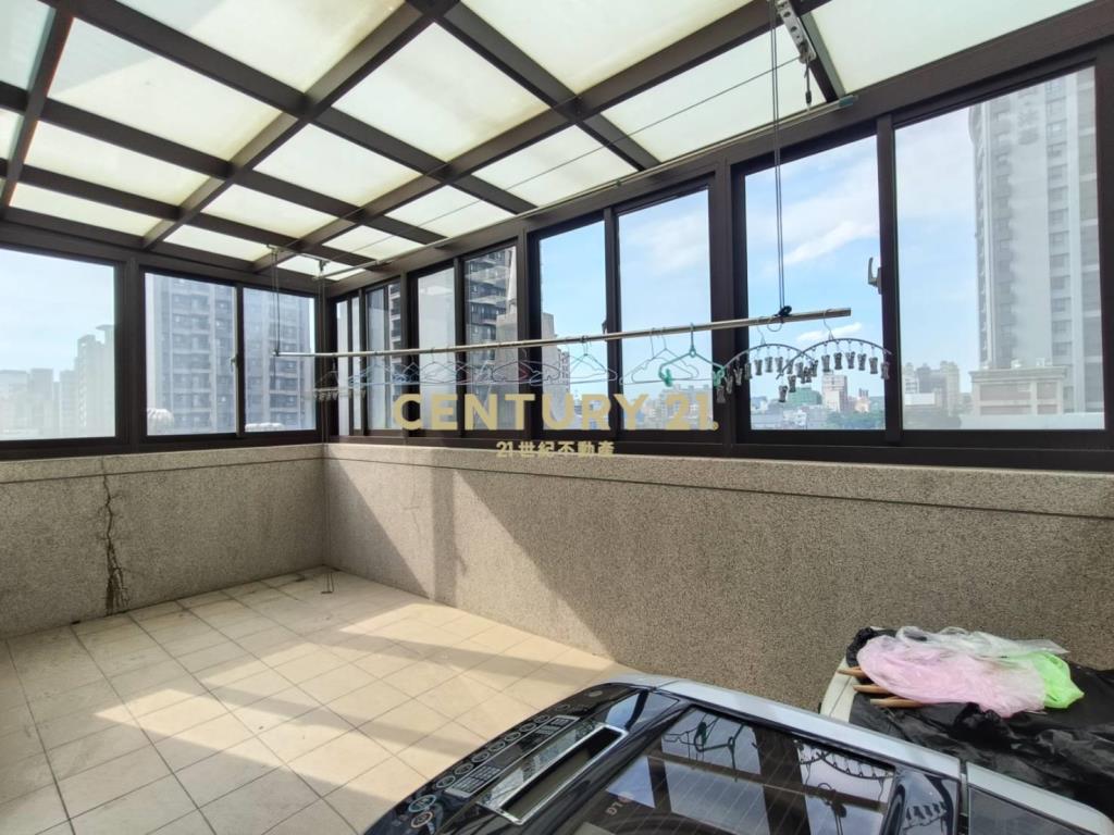 美麗殿百坪電梯店住二