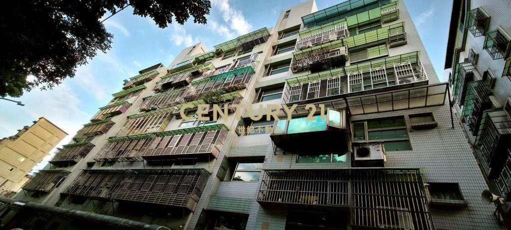 新莊民安西路公園特區華廈4房車