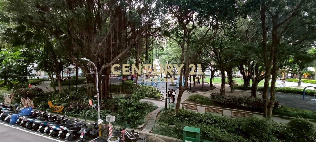 新莊民安西路公園特區華廈4房車