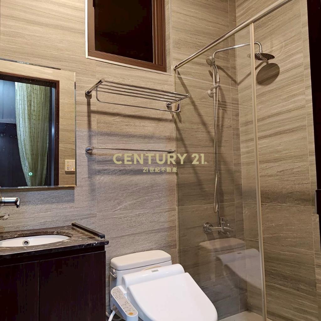 鶯歌火車站前稀有一樓華廈