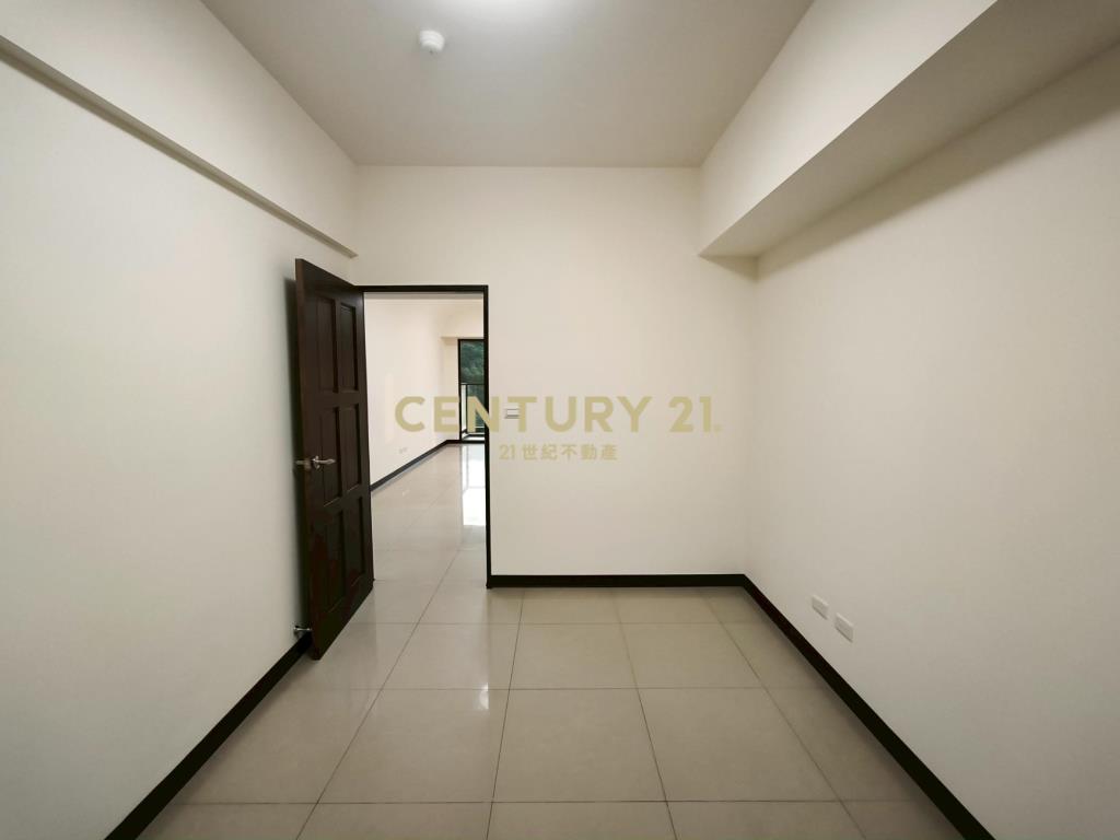 三峽弘園櫻花三房車位