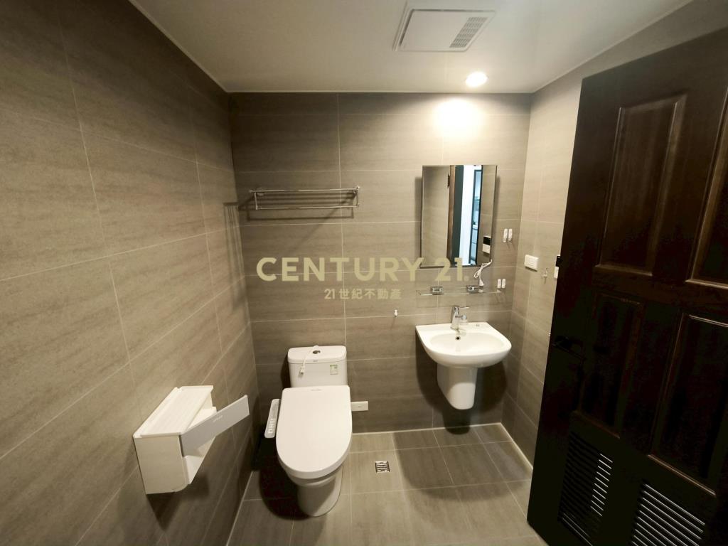 三峽弘園櫻花三房車位