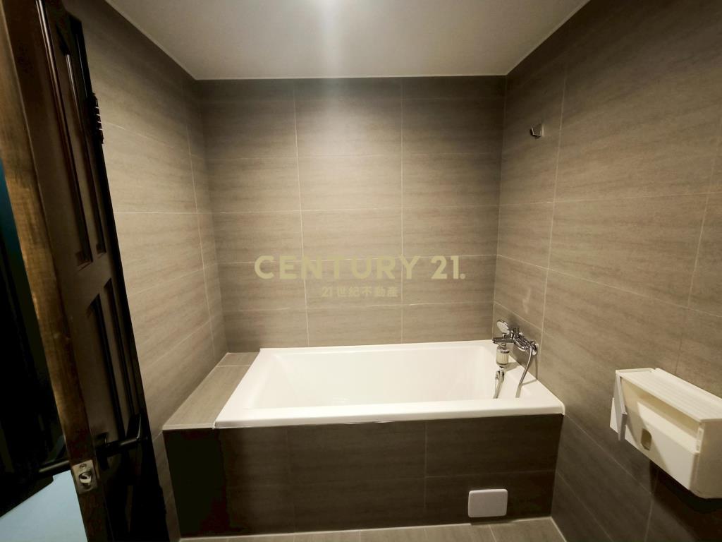 三峽弘園櫻花三房車位