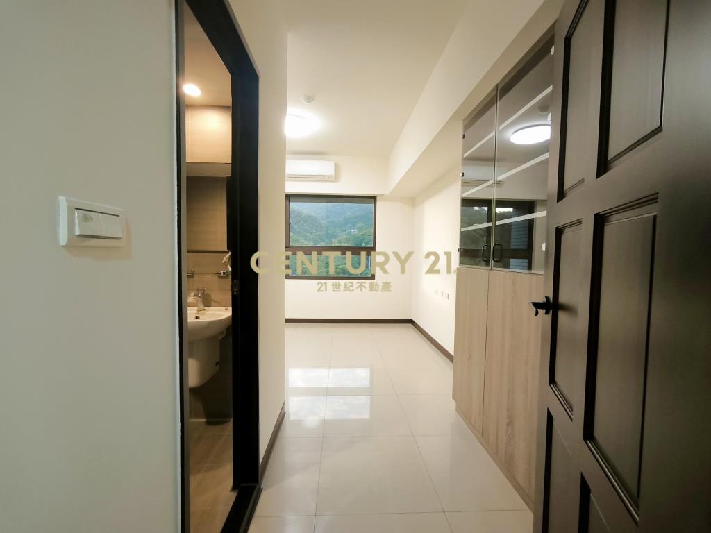 三峽弘園櫻花三房車位