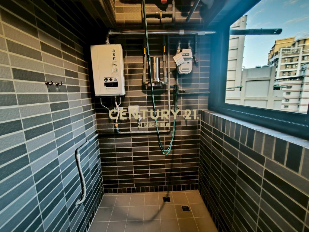 三峽弘園櫻花三房車位