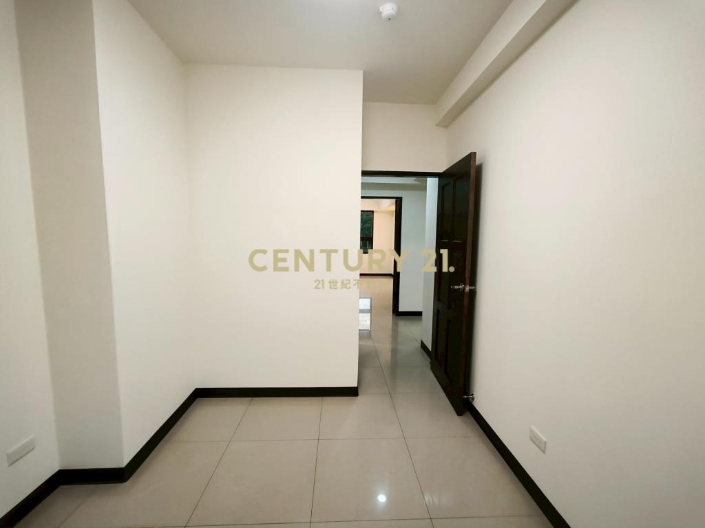 三峽弘園櫻花三房車位