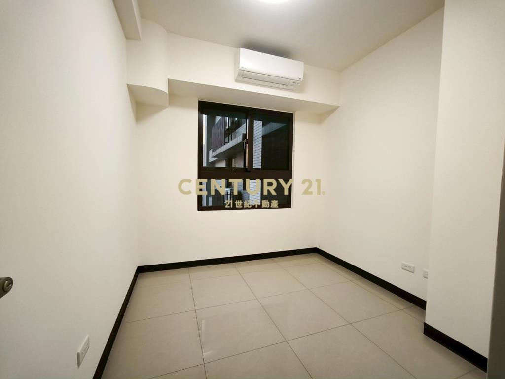 三峽弘園櫻花三房車位