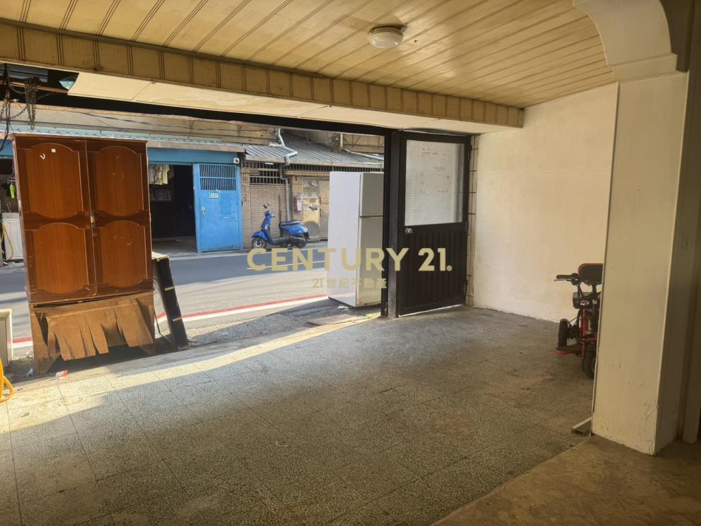 鳳鳴一樓住店室內車庫