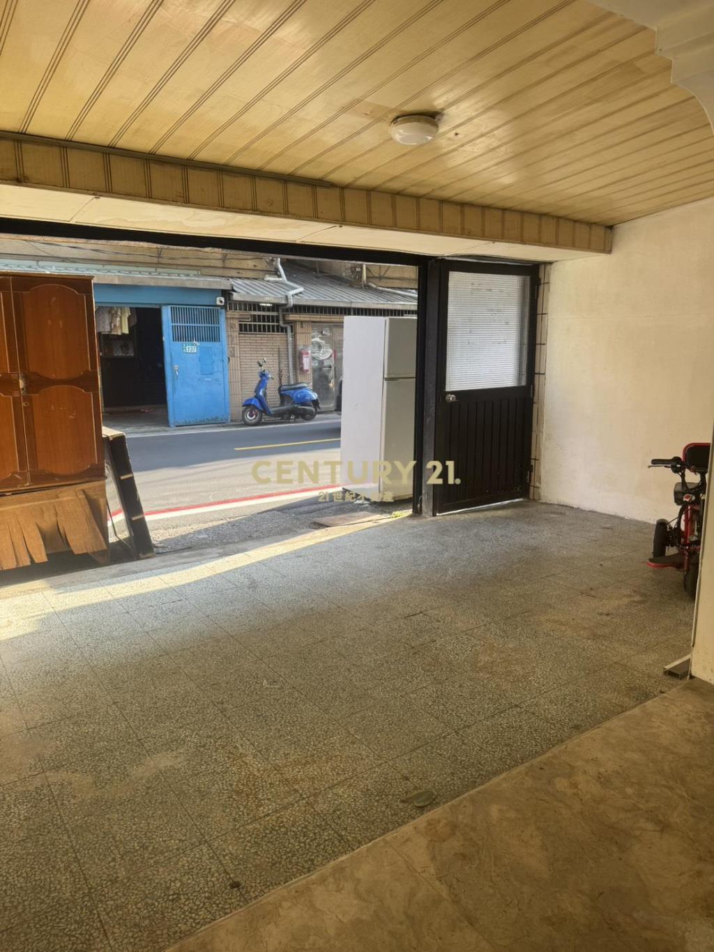 鳳鳴一樓住店室內車庫