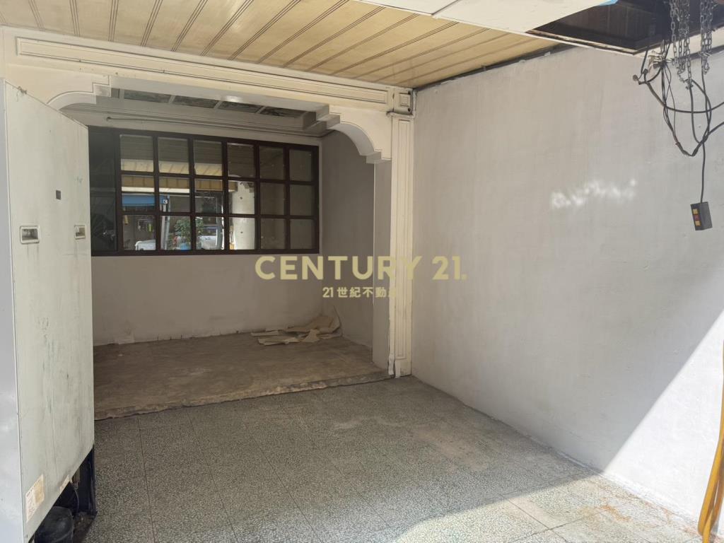 鳳鳴一樓住店室內車庫