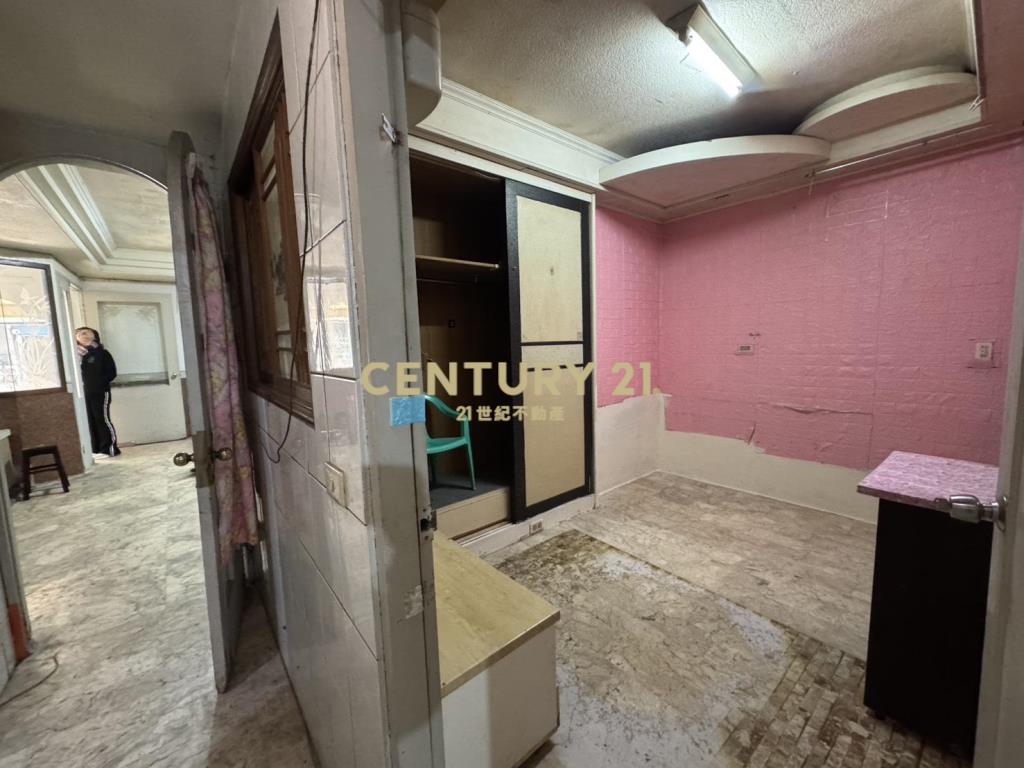 鳳鳴一樓住店室內車庫