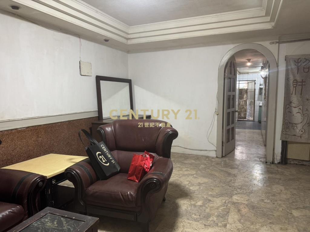 鳳鳴一樓住店室內車庫