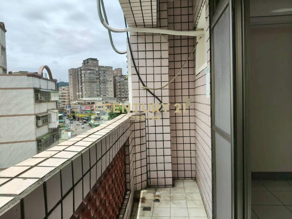 三峽長泰街低總價三房