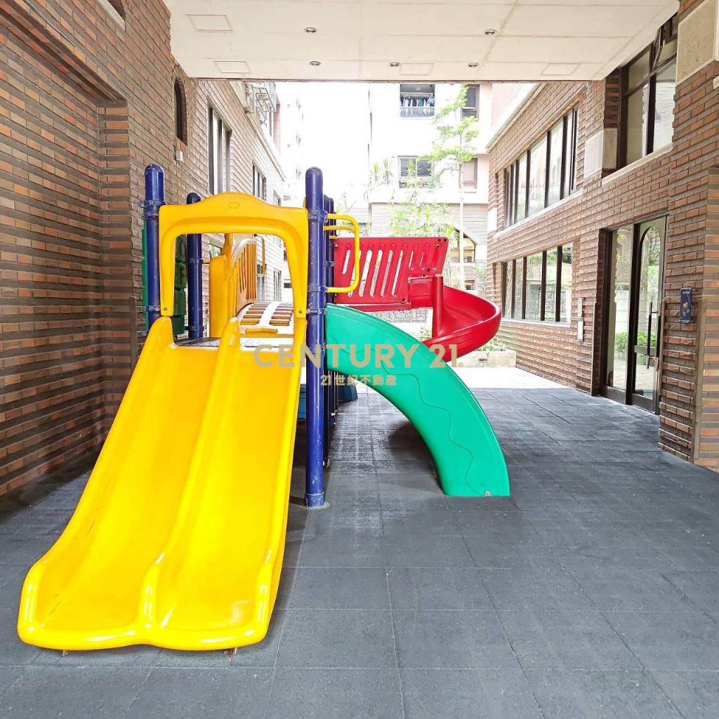 捷運旁龍埔國小學區麗寶維也納2房車