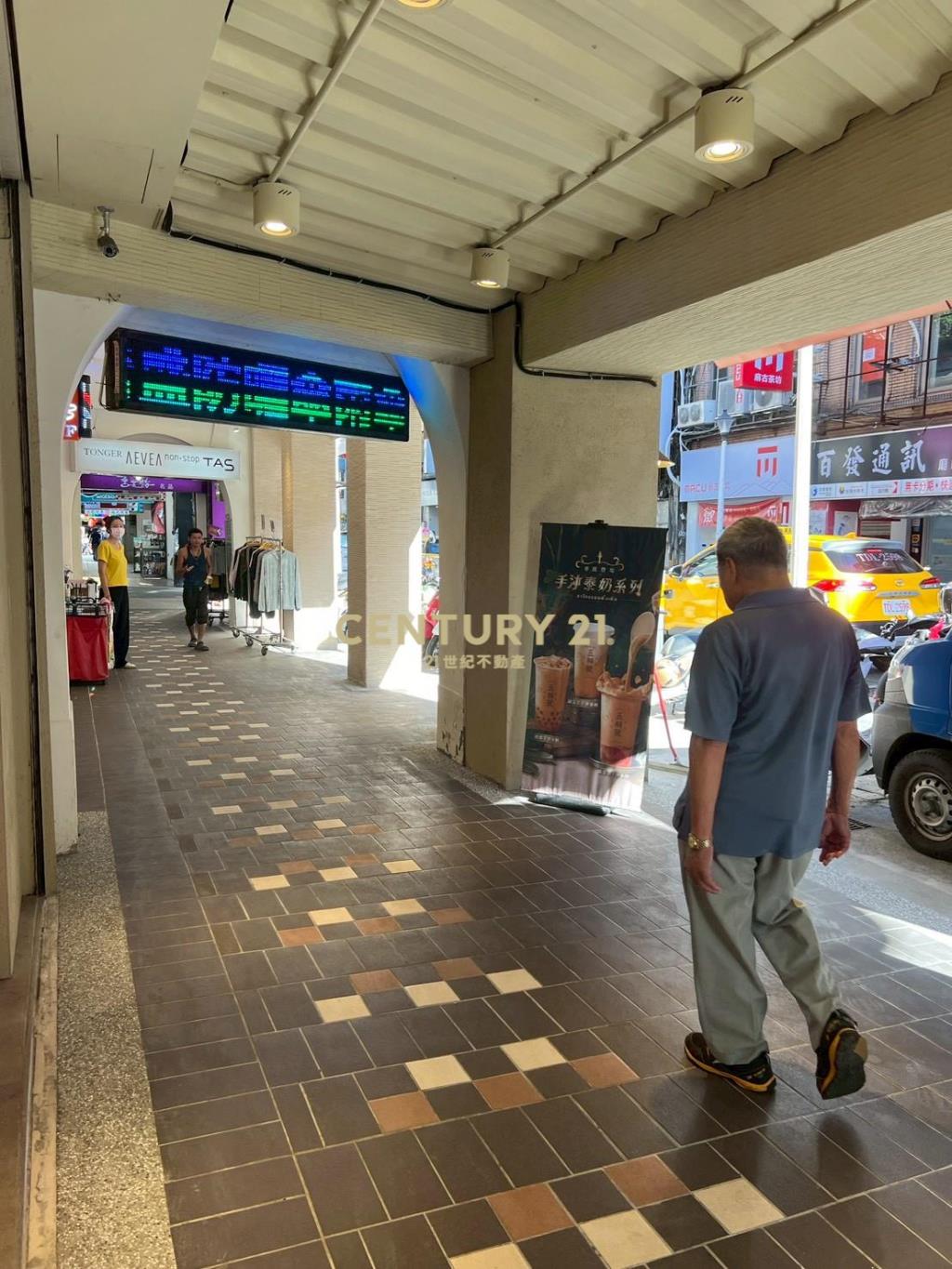 廟口旁黃金透店