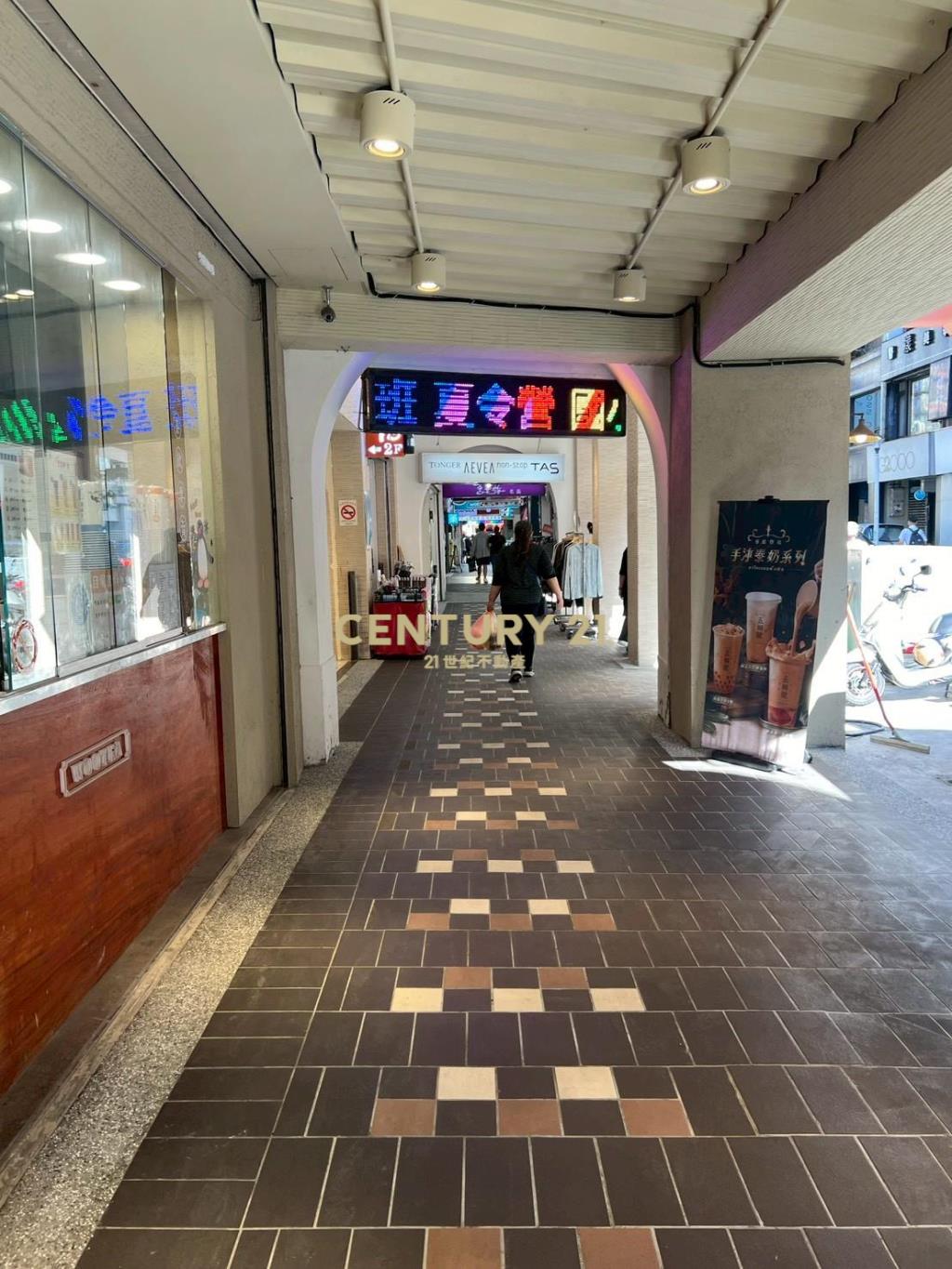 廟口旁黃金透店