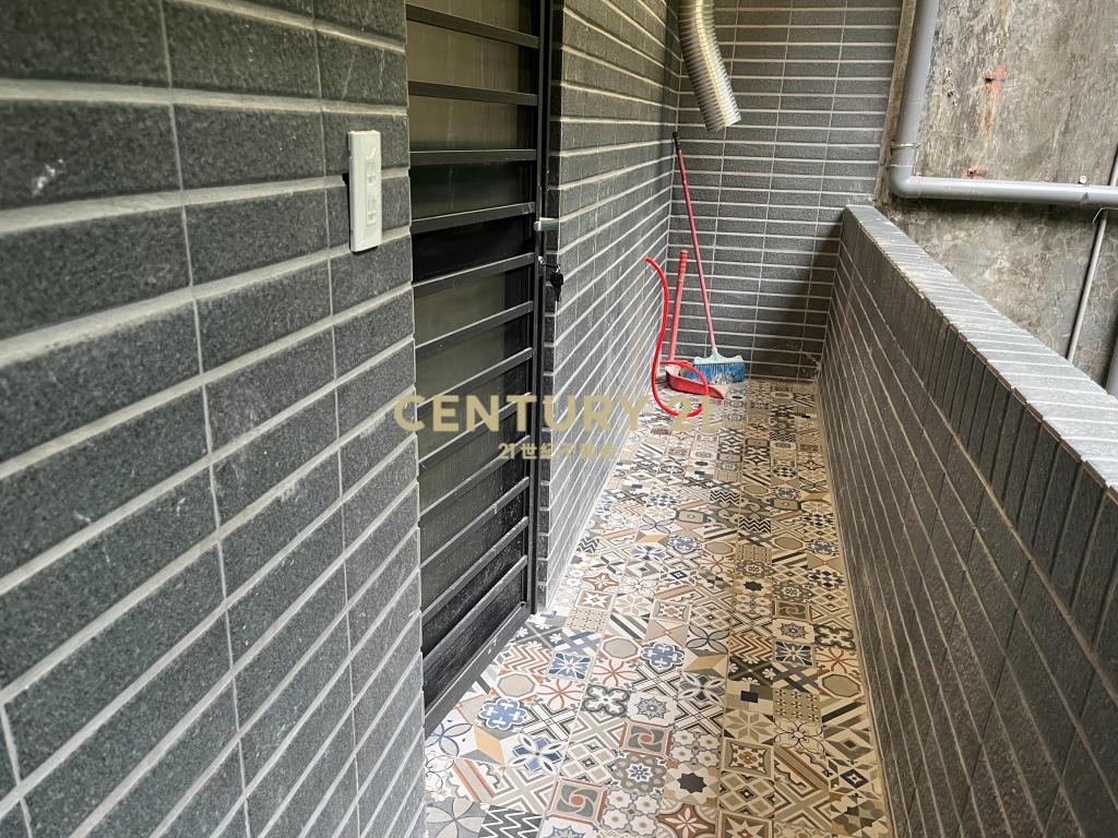 安樂路一段全新裝潢三樓