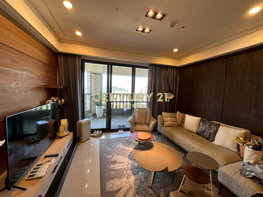 城上城精美三房+平面車位