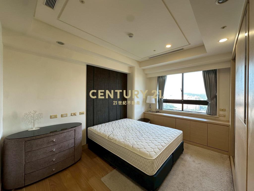 城上城精美三房+平面車位