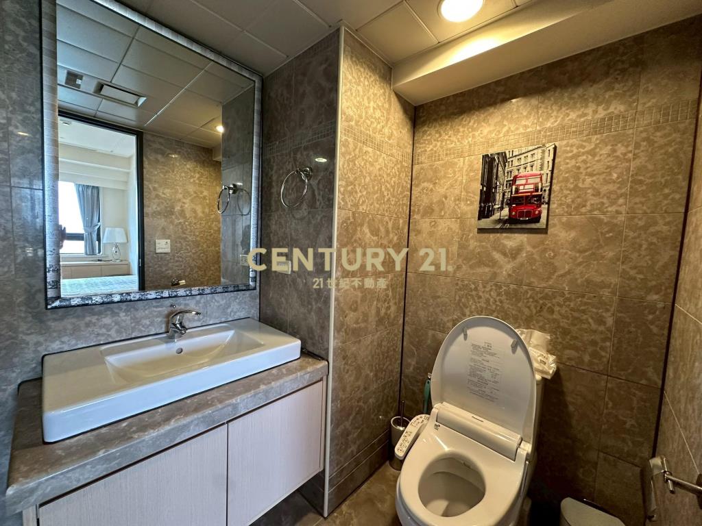 城上城精美三房+平面車位