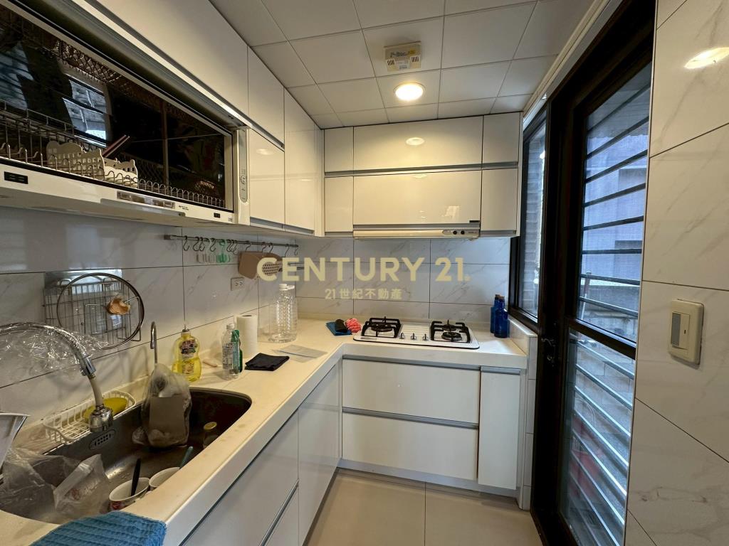 城上城精美三房+平面車位