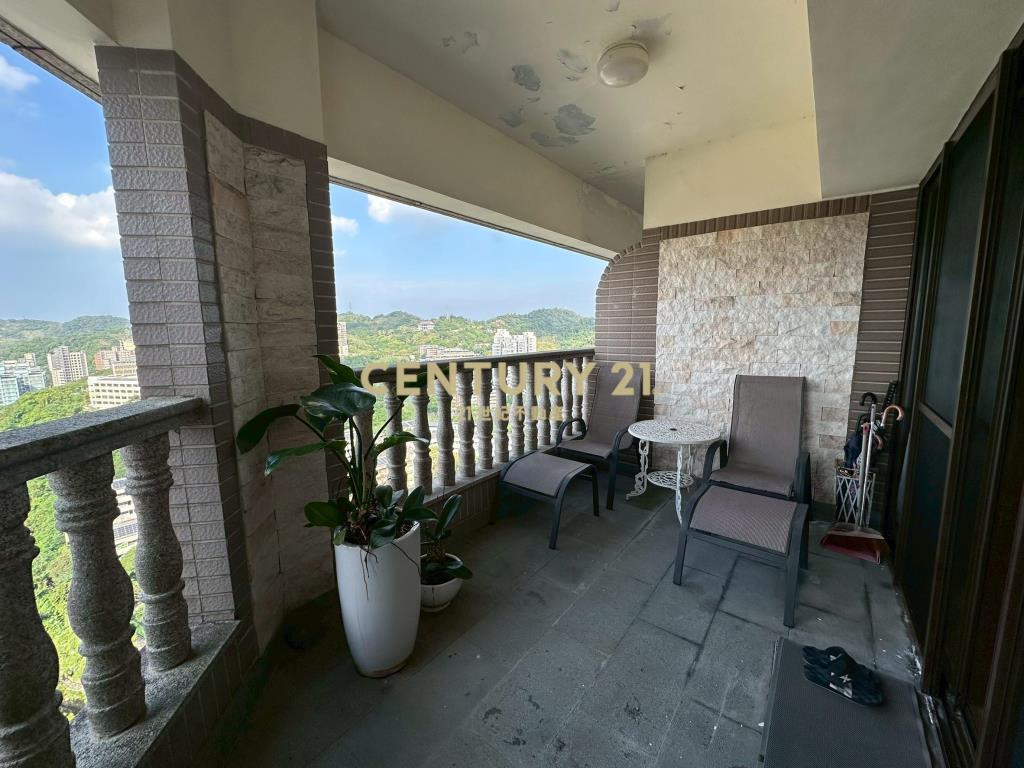 城上城精美三房+平面車位